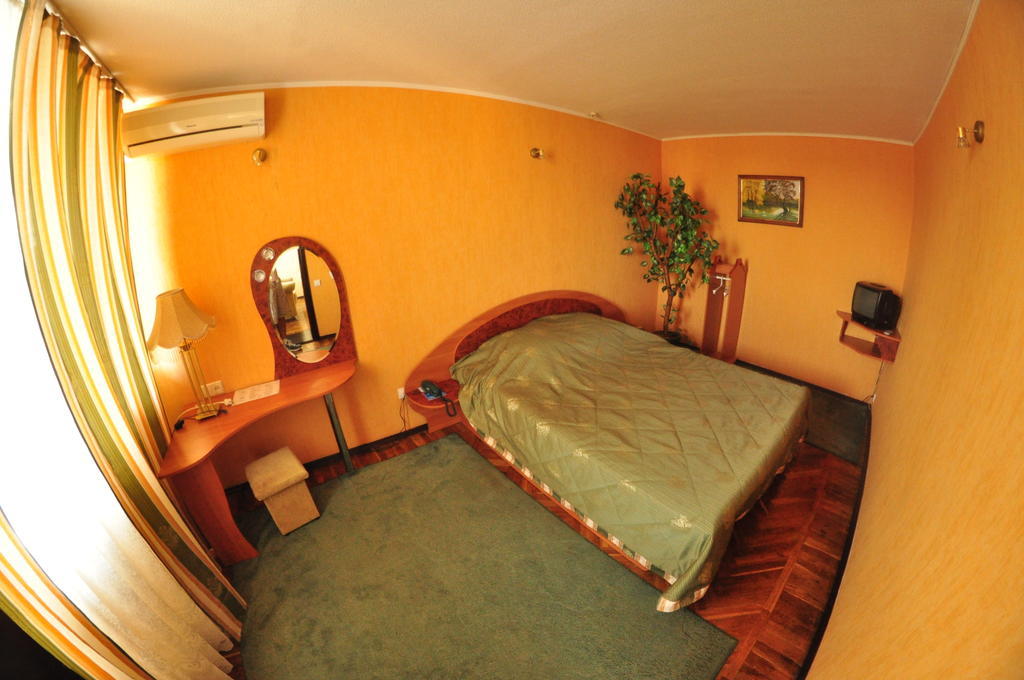 خاركيف Tourist Hotel الغرفة الصورة